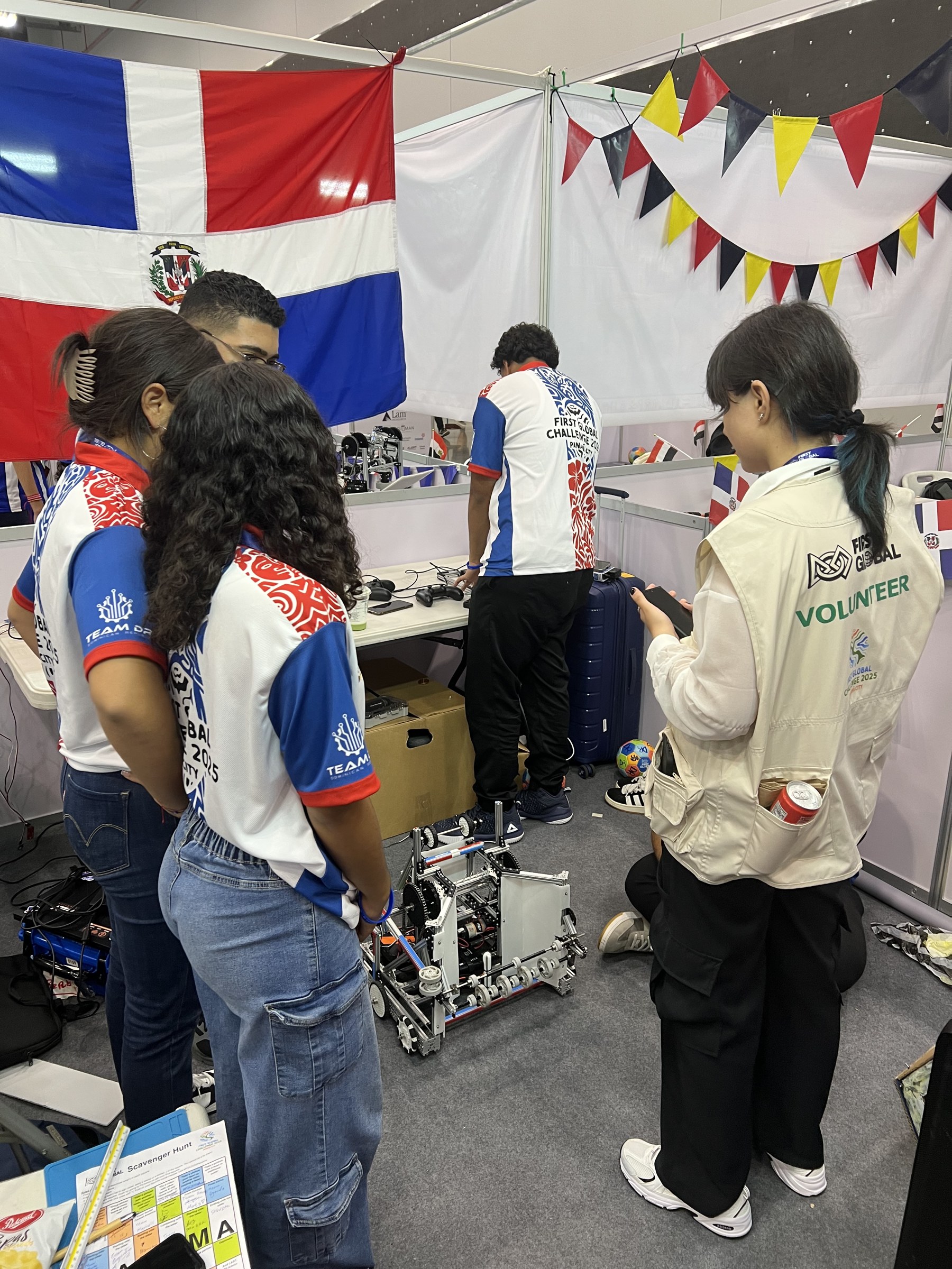 Preparación del robot en el espacio del equipo dominicano
